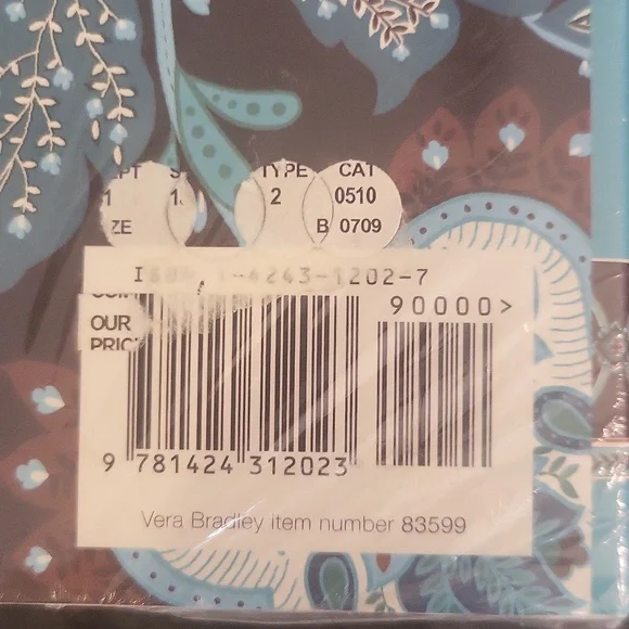 Vera Bradley Cooking with Friends cookbook 🍽 - Picture 4 of 5